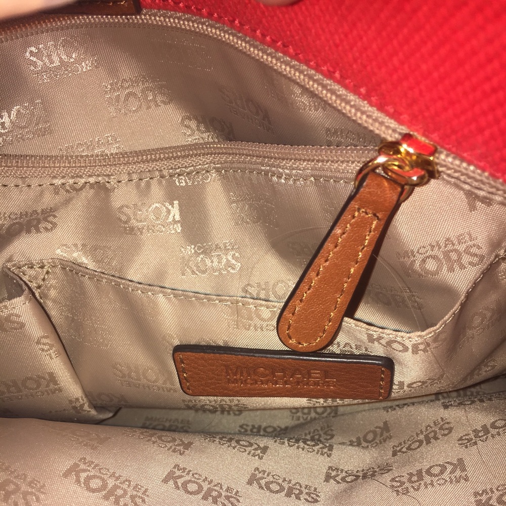 Unique Large Micheal Kors Tote like new condition - Picture 6 of 7